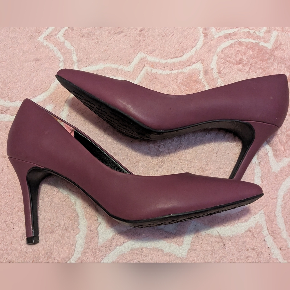 Kelly & Katie Pointed Toe Pumps in Plum 9